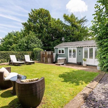 The Summerhouse, Countryside Retreat With Private Hot Tub Бриднорт Екстер'єр фото