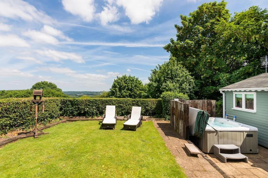 The Summerhouse, Countryside Retreat With Private Hot Tub Бриднорт Екстер'єр фото